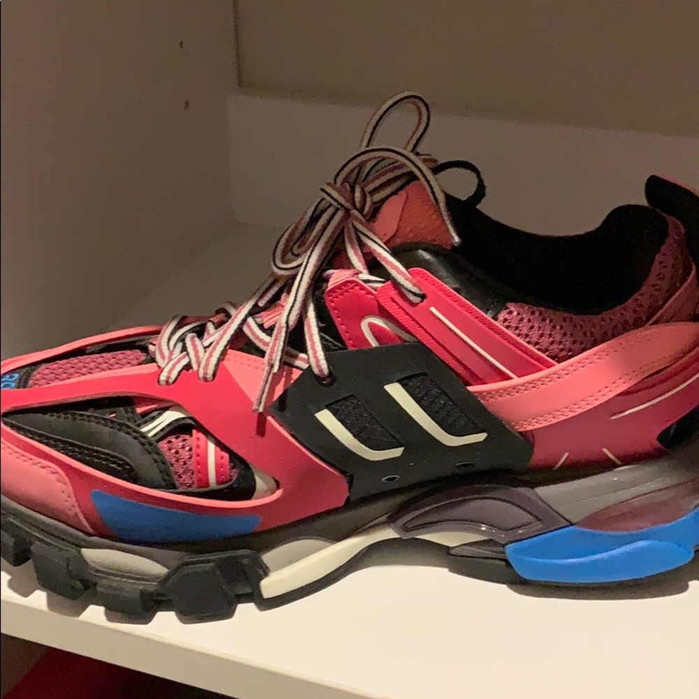 Sneakers - Picture 3 of 4